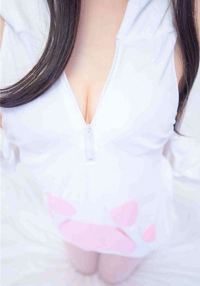 两男一女3p揉着她的奶视频